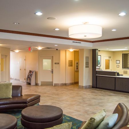 Candlewood Victoria By Ihg Exterior foto