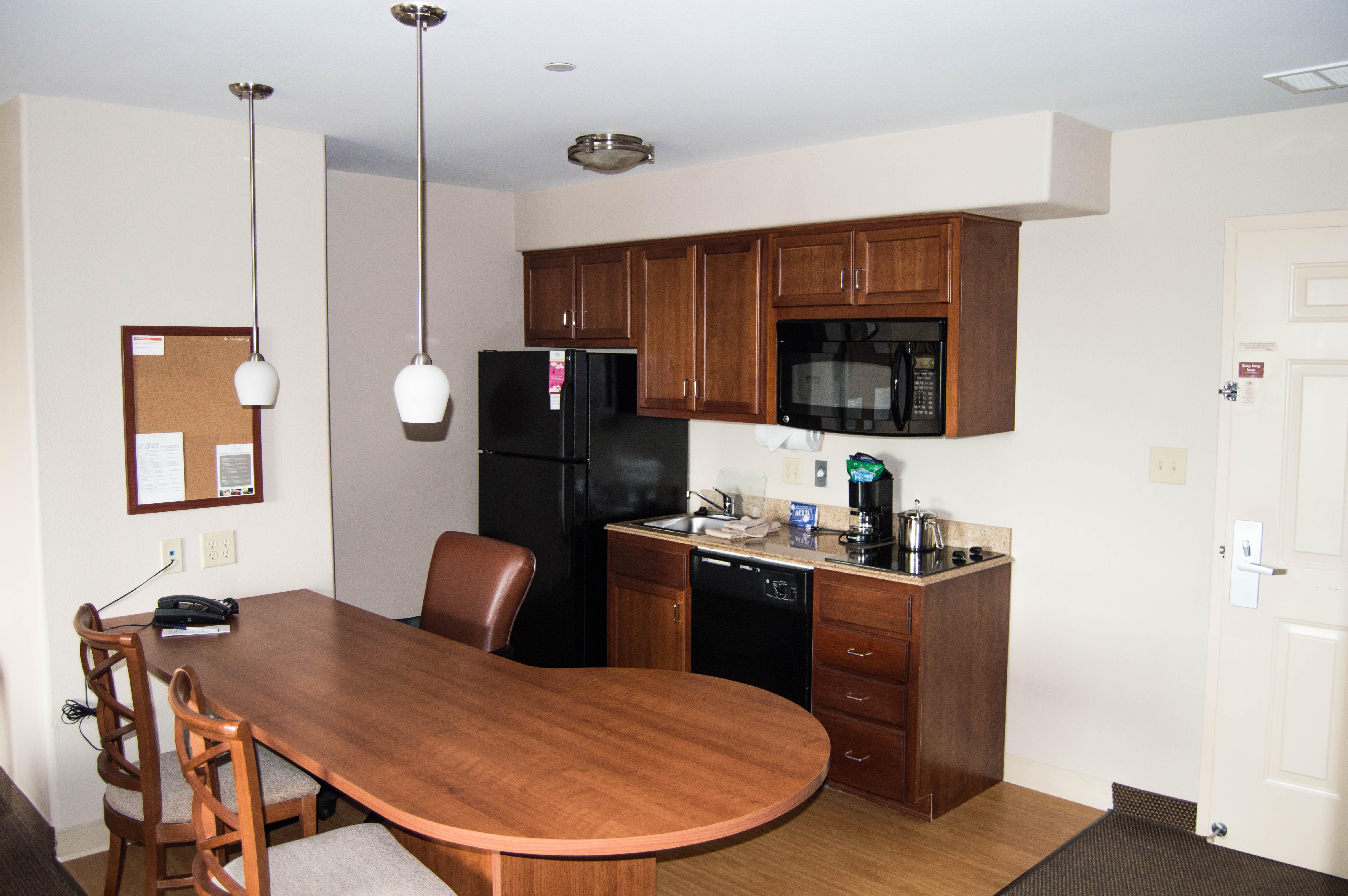 Candlewood Victoria By Ihg Exterior foto