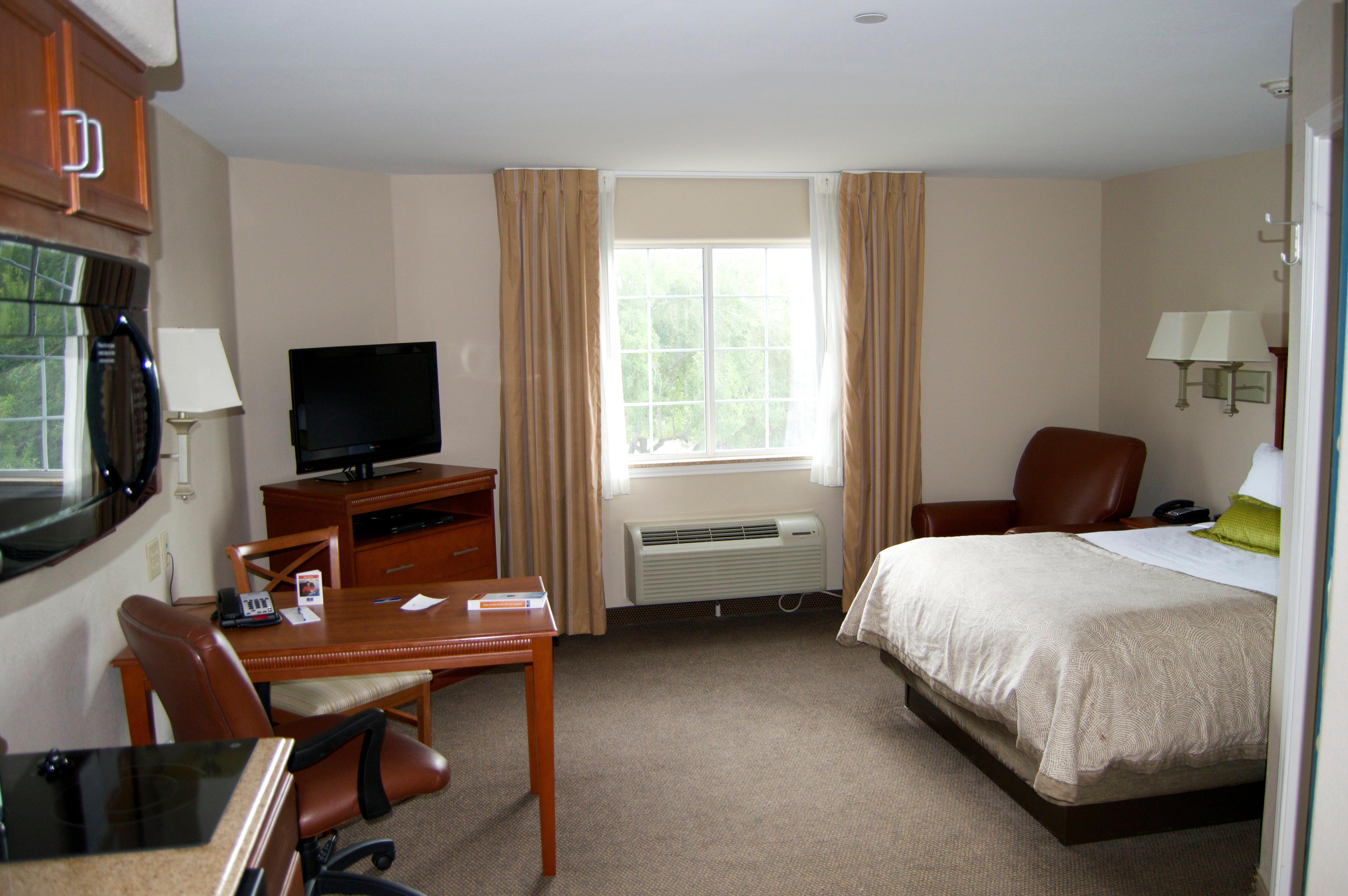 Candlewood Victoria By Ihg Exterior foto