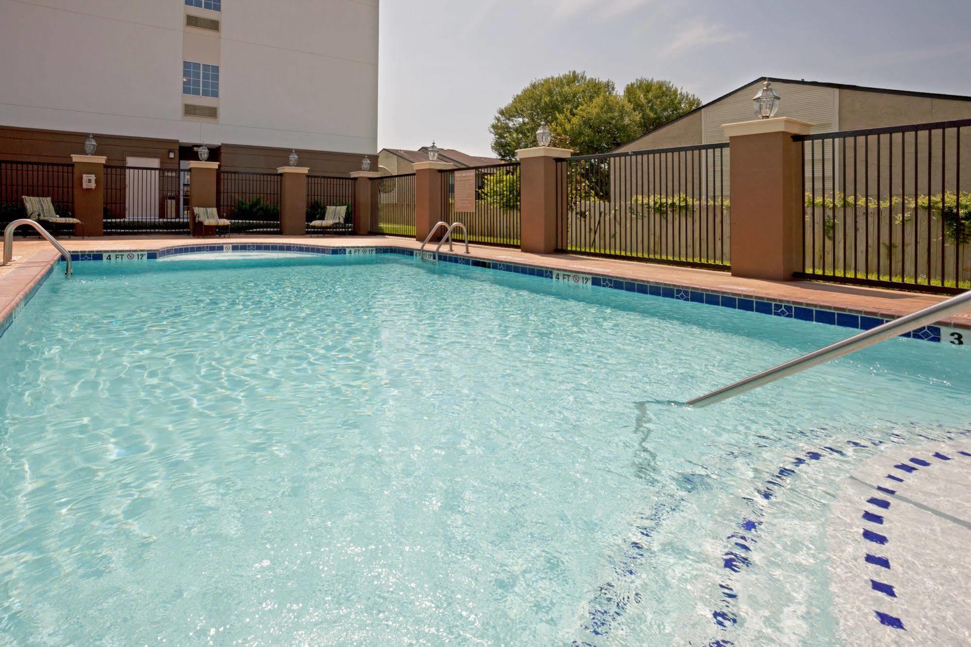 Candlewood Victoria By Ihg Instalações foto