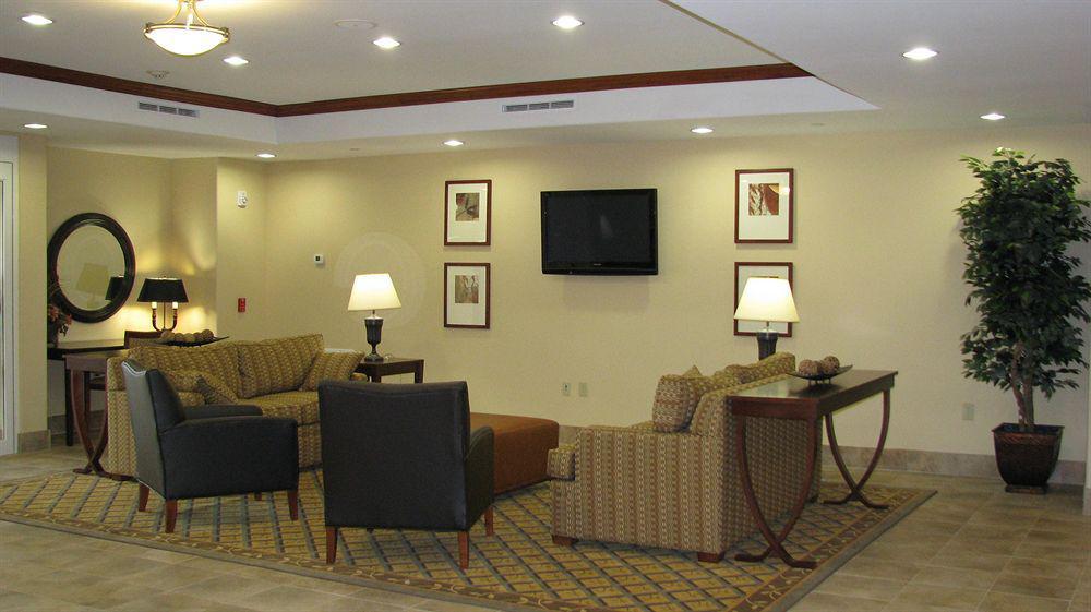 Candlewood Victoria By Ihg Exterior foto